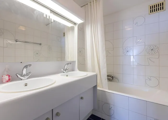 Lecomte - The Shoreline Pearl 77 96 公寓